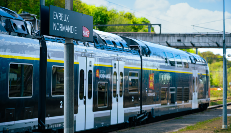 train omnéo en gare d'Evreux